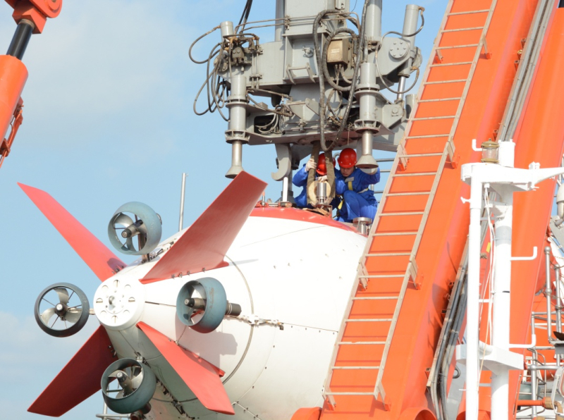 當(dāng)日，“蛟龍”號(hào)載人潛水器在國(guó)家深?；毓芾碇行拇a頭進(jìn)行演練，復(fù)核潛水器全系統(tǒng)功能，驗(yàn)證母船水面支持系統(tǒng)，完善下潛操作流程，并對(duì)部分人員進(jìn)行崗位適應(yīng)性培訓(xùn)，備戰(zhàn)明年的中國(guó)大洋第38航次科考任務(wù)。