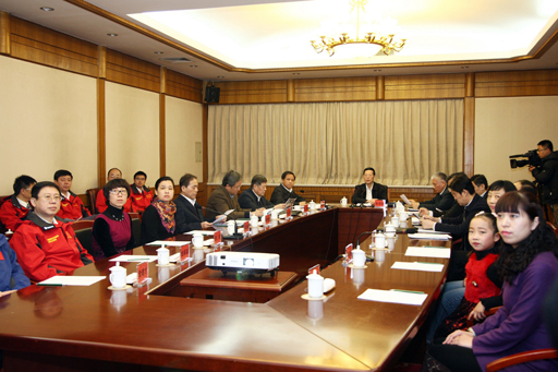 中共中央政治局常委、國務院副總理張高麗視頻連線極地大洋科考隊員  